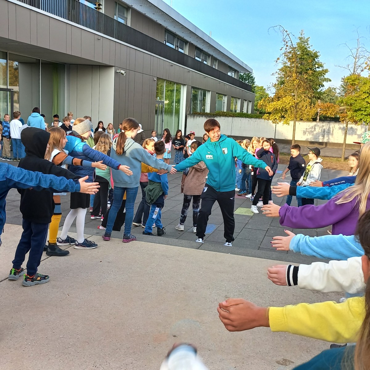 FCA besucht die&nbsp;Erstklässler